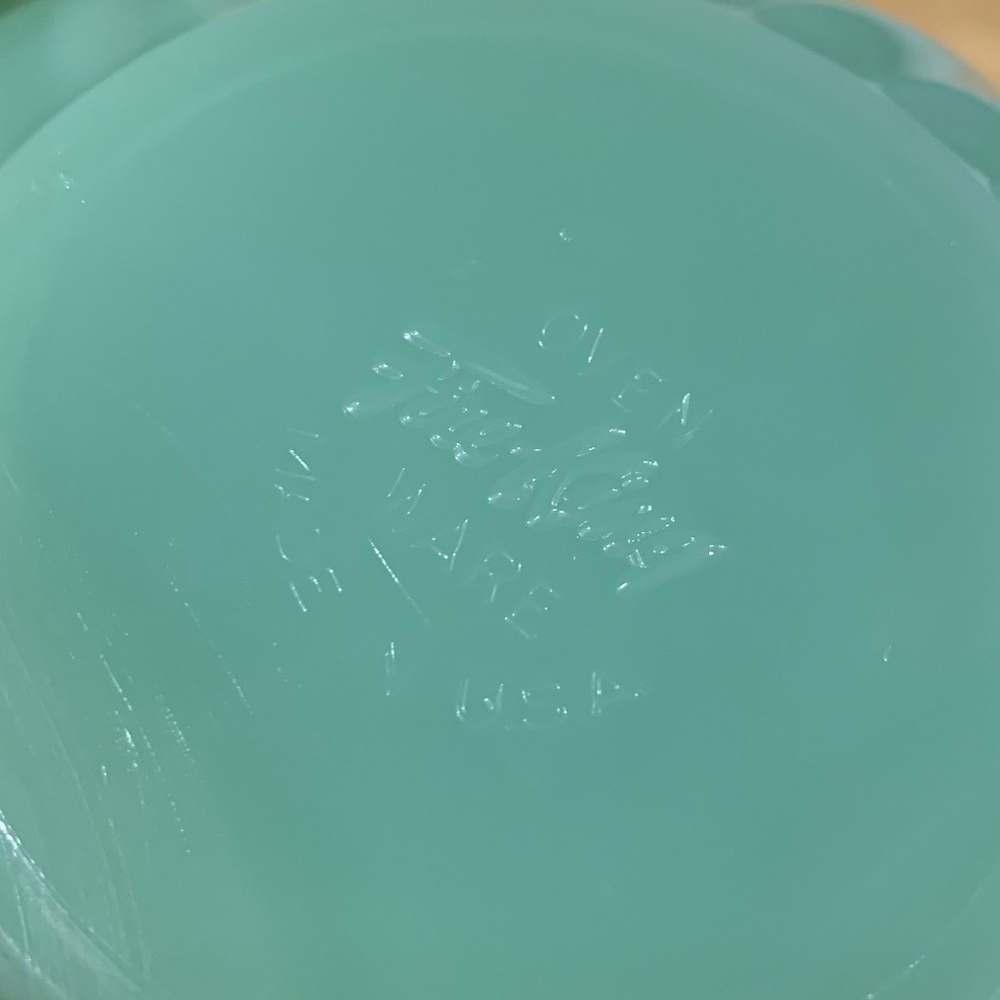 Fire King.   Rare Set of 4 Bowls.. Wavy pattern - Picture 7 of 8